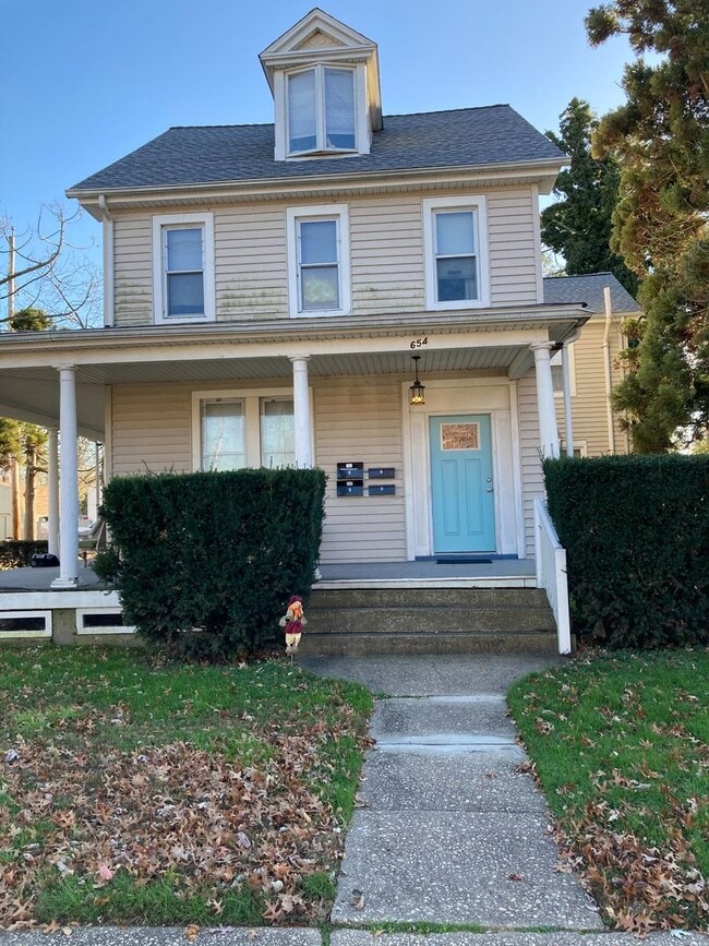property at 654 Congress Ave