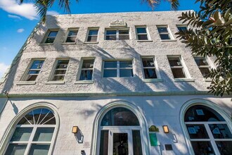 802 Euclid Ave in Miami Beach, FL - Building Photo - Building Photo