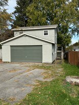 99 1/2 Ellen St in Oswego, NY - Building Photo