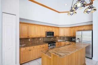 576 NW 120th Dr in Coral Springs, FL - Foto de edificio - Building Photo