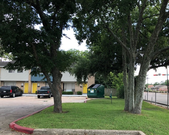 Skylark Townhomes in Pasadena, TX - Building Photo - Building Photo