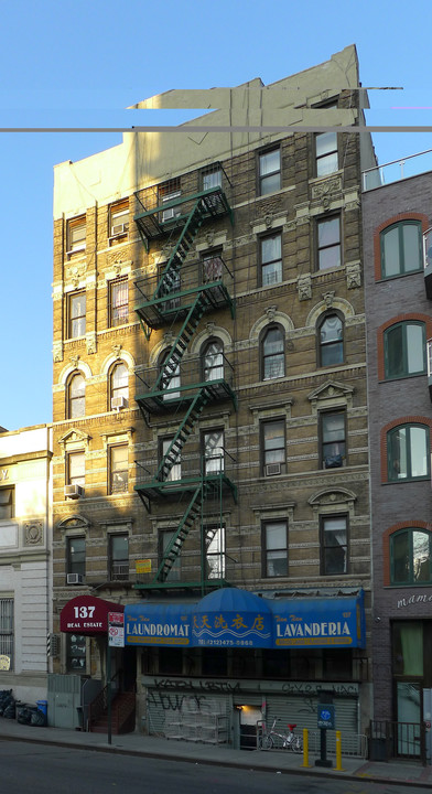 137-139 Allen St in New York, NY - Building Photo