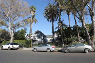 2646 Menlo Ave in Los Angeles, CA - Building Photo - Building Photo