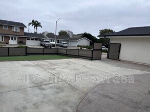 17911 Caledonia Cir in Huntington Beach, CA - Building Photo - Building Photo
