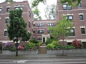590 Washington St, Unit 1 in Brookline, MA - Building Photo - Building Photo