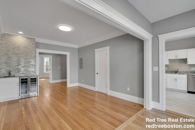 142 Sutherland Rd, Unit 1 in Boston, MA - Foto de edificio - Building Photo