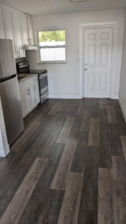 1387 Robin Hood Ln in Dunedin, FL - Building Photo