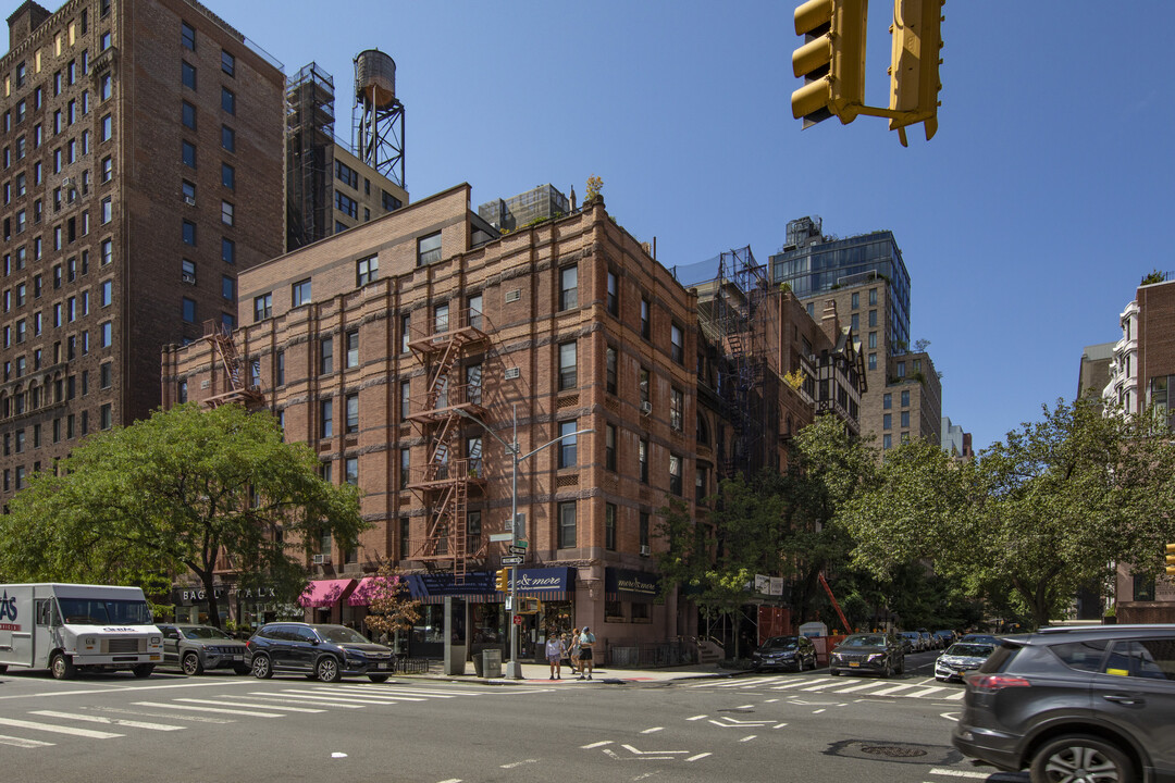 376 Amsterdam Ave in New York, NY - Building Photo