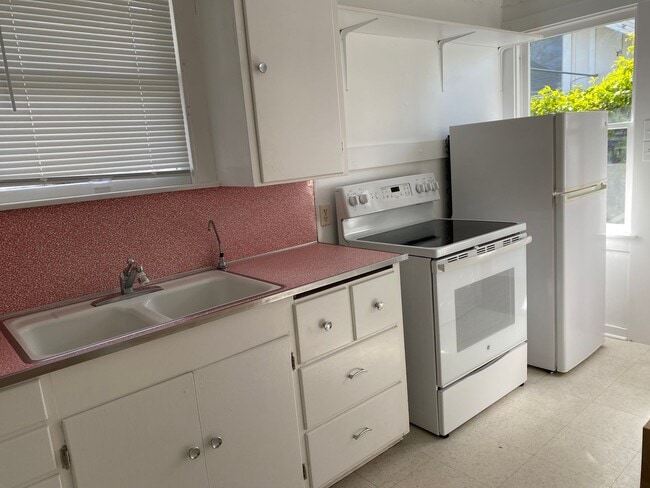 800 B St in Petaluma, CA - Building Photo - Building Photo