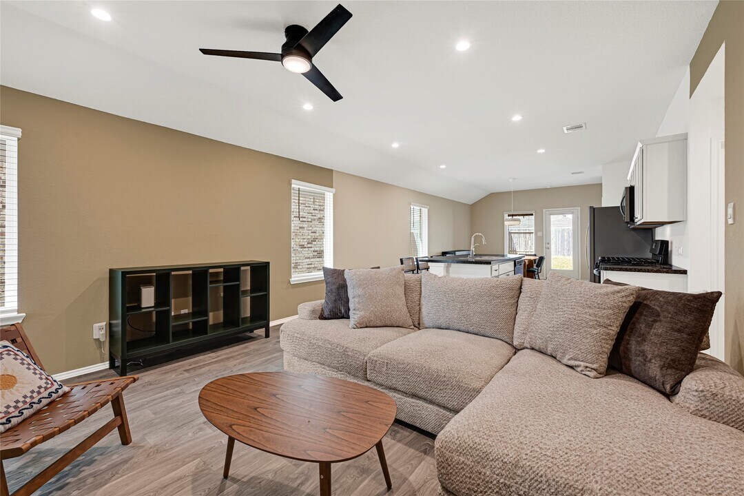 24323 Elmwood Falls Dr in Spring, TX - Building Photo