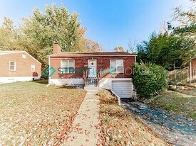 1272 Laughren Dr in University City, MO - Building Photo