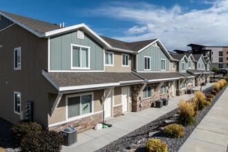 Herriman Townhomes - FC in Herriman, UT - Building Photo - Building Photo