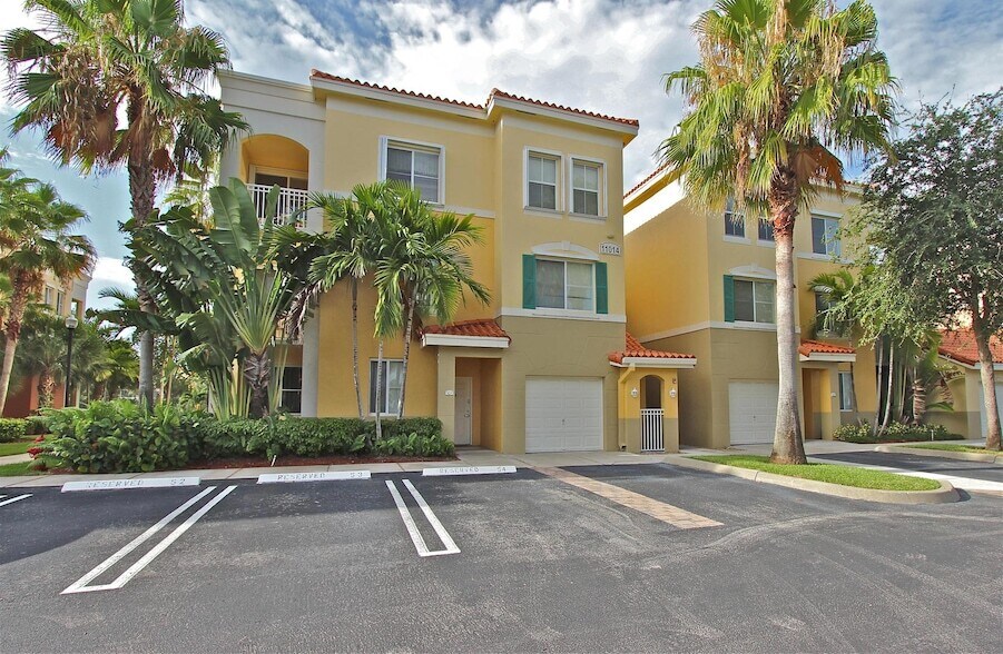 11014 Legacy Dr, Unit 302 in Palm Beach Gardens, FL - Building Photo