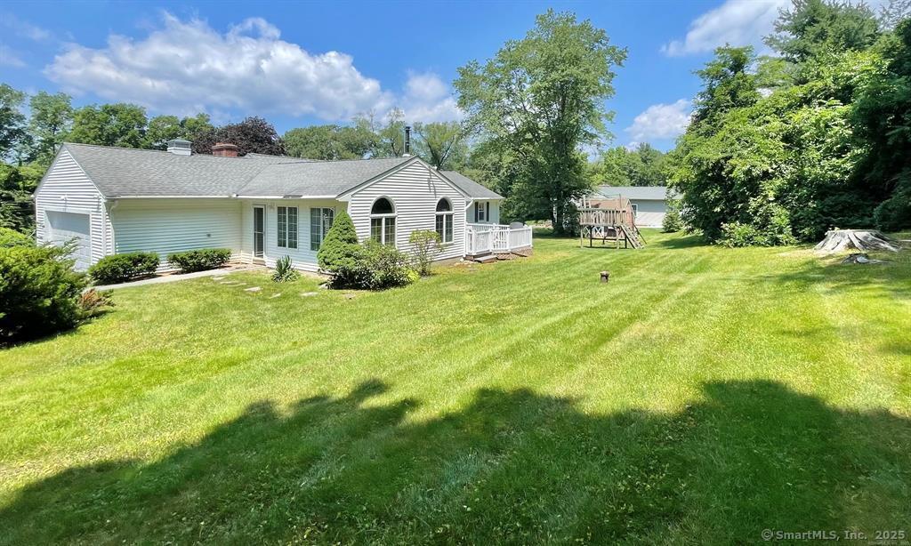 523 Overlook Dr in Orange, CT - Building Photo