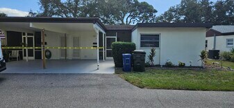 6215 Green View Cir, Unit 74 in Sarasota, FL - Building Photo
