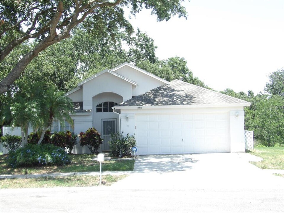 1802 Durkee Pl in Brandon, FL - Building Photo
