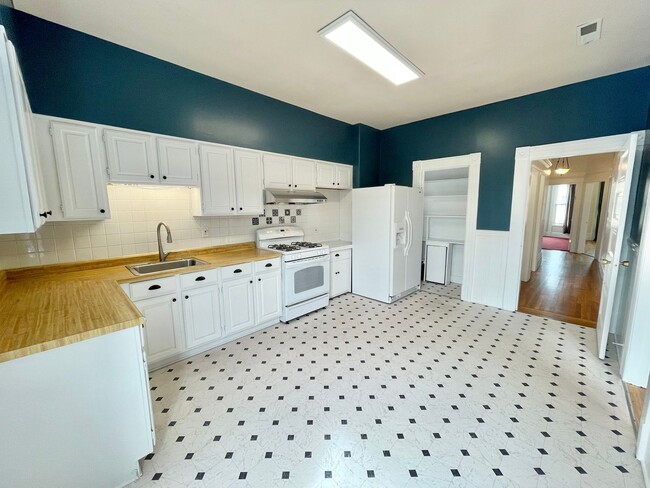 545 8th Ave