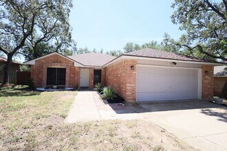8605 Wood Peak in San Antonio, TX - Building Photo - Building Photo