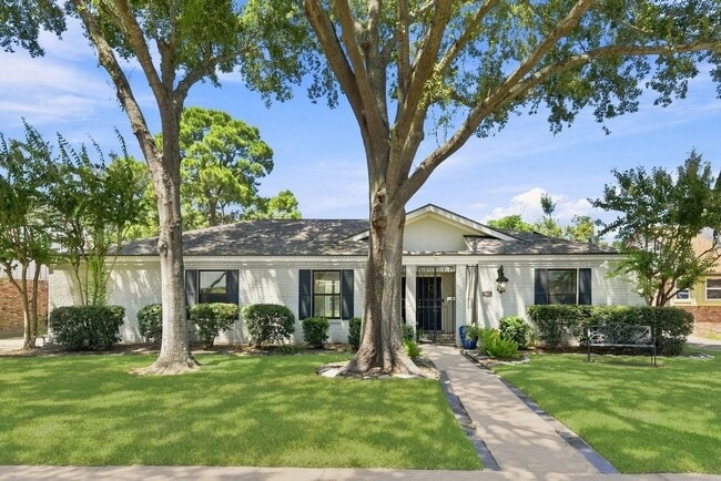 property at 5522 Dumfries Dr