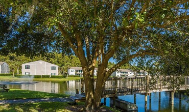 Countrywood in Tampa, FL - Foto de edificio - Building Photo