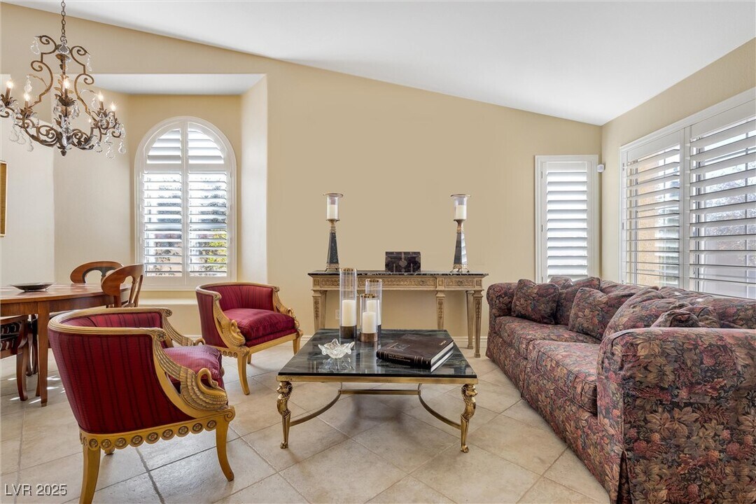 9800 Panorama Cliff Dr in Las Vegas, NV - Building Photo
