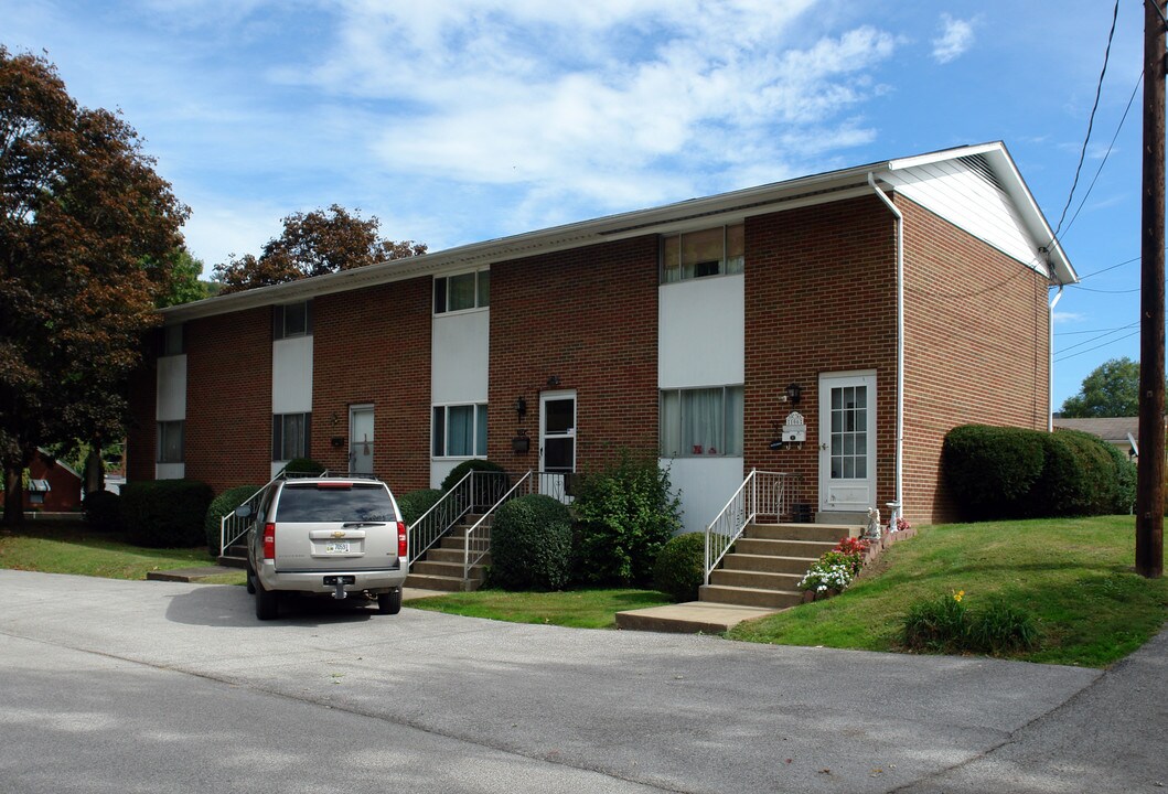 5001 Virginia Ave SE in Charleston, WV - Building Photo