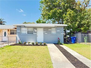 2611 NW 21st St in Fort Lauderdale, FL - Building Photo - Building Photo