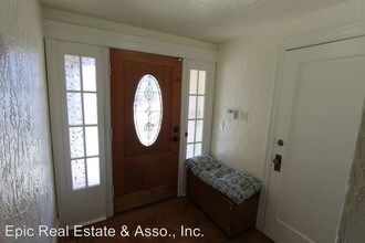 1572 Palou Ave in San Francisco, CA - Foto de edificio - Building Photo