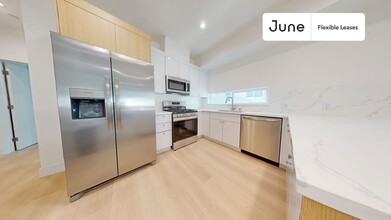 5649 Case Ave in Los Angeles, CA - Building Photo - Building Photo