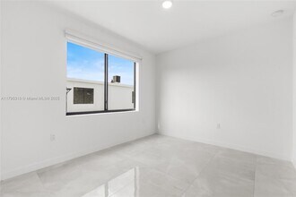 14530 SW 261st St in Princeton, FL - Building Photo - Building Photo