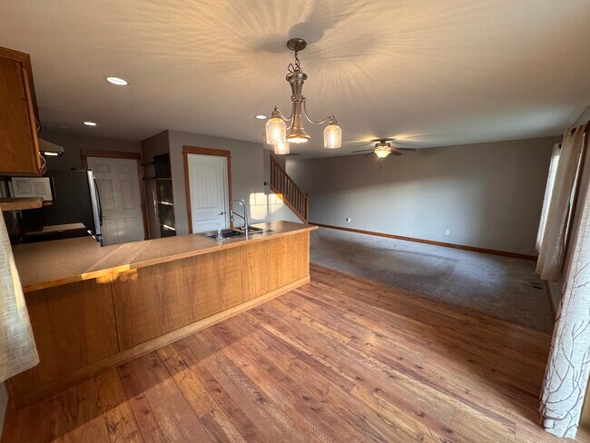 property at 5485 Glenellen Dr