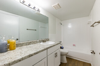 The Essex in Altamonte Springs, FL - Building Photo - Interior Photo