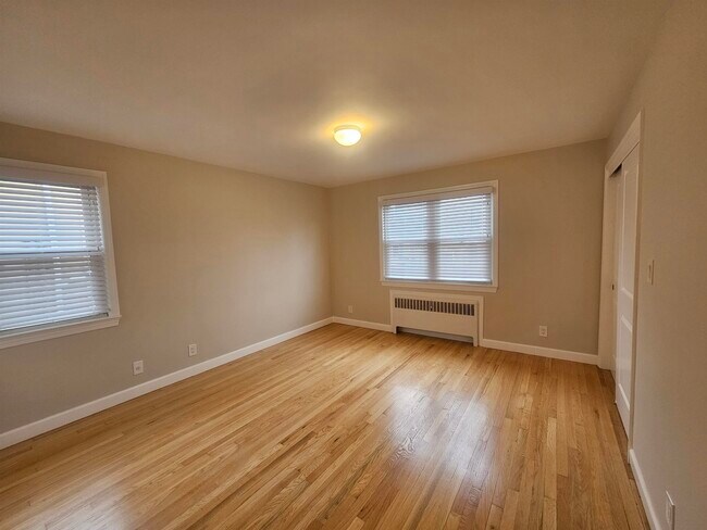 736 3rd St-Unit -2nd Floor in Secaucus, NJ - Building Photo - Building Photo