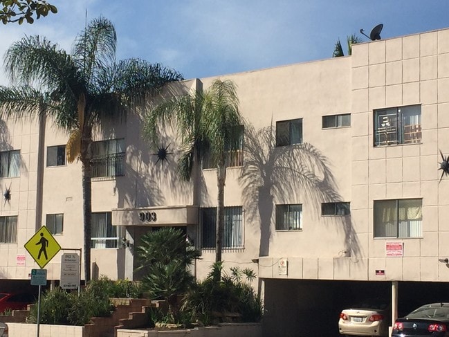 Heliotrope Towers in Los Angeles, CA - Foto de edificio - Building Photo