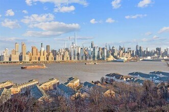 6405 JFK Blvd E in West New York, NJ - Building Photo - Building Photo