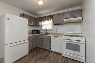 140 Primrose Ln in Brick, NJ - Building Photo - Building Photo