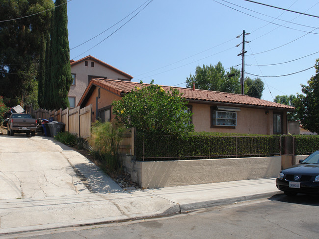 4947 Mills St in La Mesa, CA - Foto de edificio - Building Photo