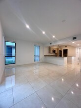 5481 W Oak Way in Fort Lauderdale, FL - Building Photo - Building Photo