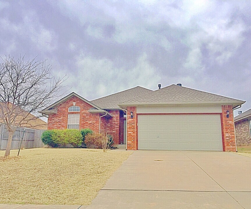 2304 NW 157th St in Edmond, OK - Building Photo