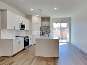 537 Silverbell Falls Pl in Henderson, NV - Building Photo - Building Photo