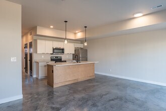 3310 Stoneway Ct, Unit 1 in Champaign, IL - Foto de edificio - Building Photo