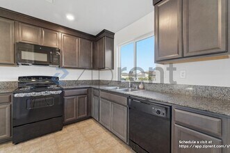 756 Marcelina Ct in Merced, CA - Foto de edificio - Building Photo