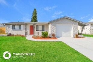 3048 Salisbury Dr in Holiday, FL - Building Photo