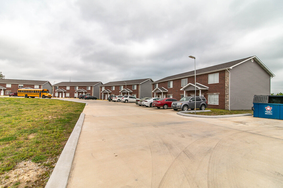 Bluff Canyon in Poplar Bluff, MO - Foto de edificio