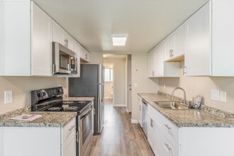 The Stonecreek Duplexes in Salem, OR - Building Photo - Interior Photo
