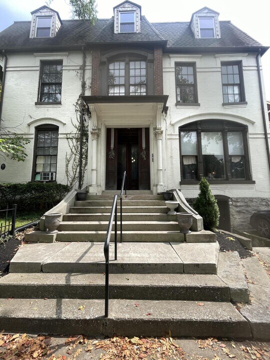 262 N Broadway in Lexington, KY - Building Photo