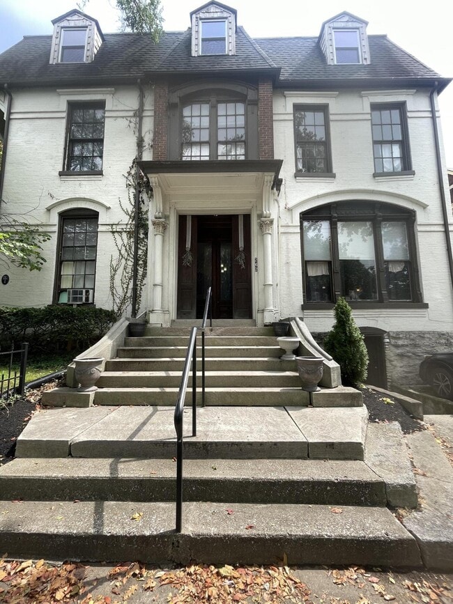 262 N Broadway