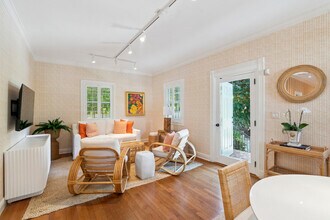 151 S County Rd in Palm Beach, FL - Foto de edificio - Building Photo