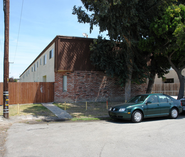 7851 MacDonald Ave in Huntington Beach, CA - Building Photo - Building Photo