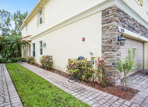 9574 SW Purple Martin Way in Stuart, FL - Building Photo - Building Photo